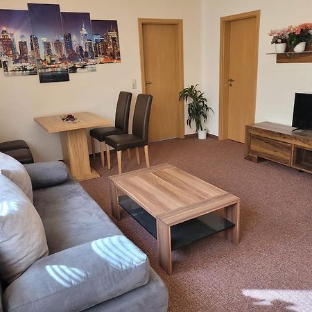 Apartment - Gaestewohnung - Unterkunft Monteure Chemnitz Extérieur photo